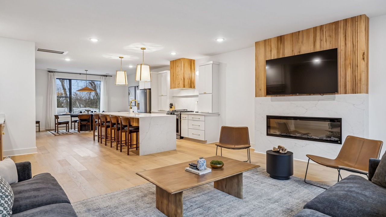 Photo of Livingroom in Hurwood Heights