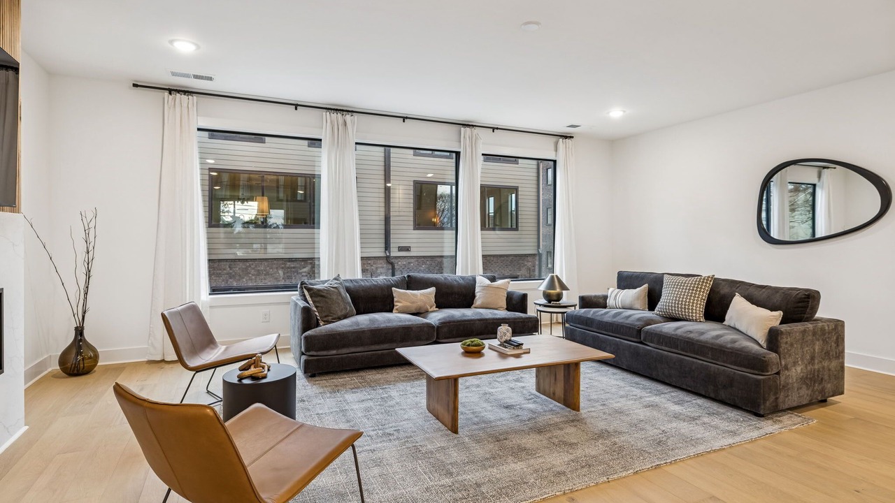 Photo of Livingroom in Hurwood Heights