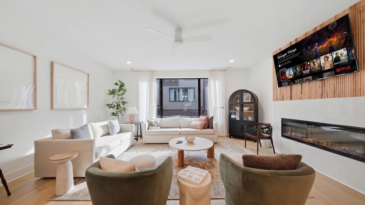 Photo of Livingroom in Hurwood Heights