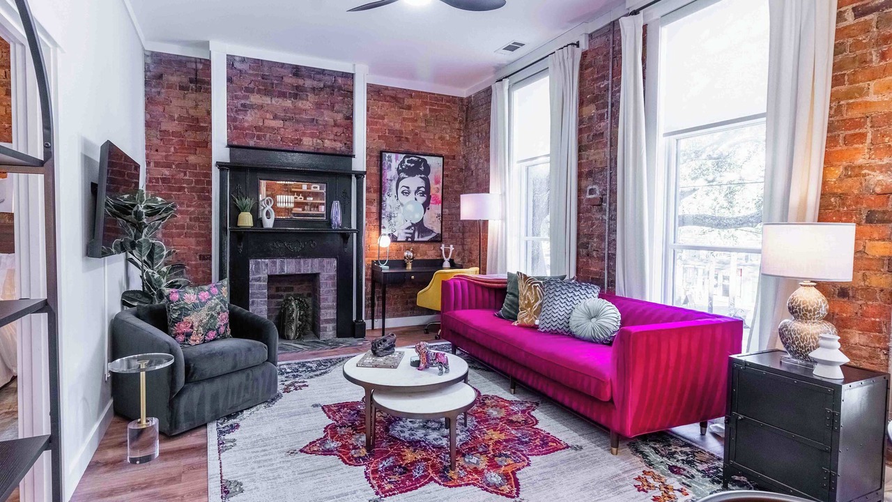 Photo of Livingroom in Old West Broad Neighborhood