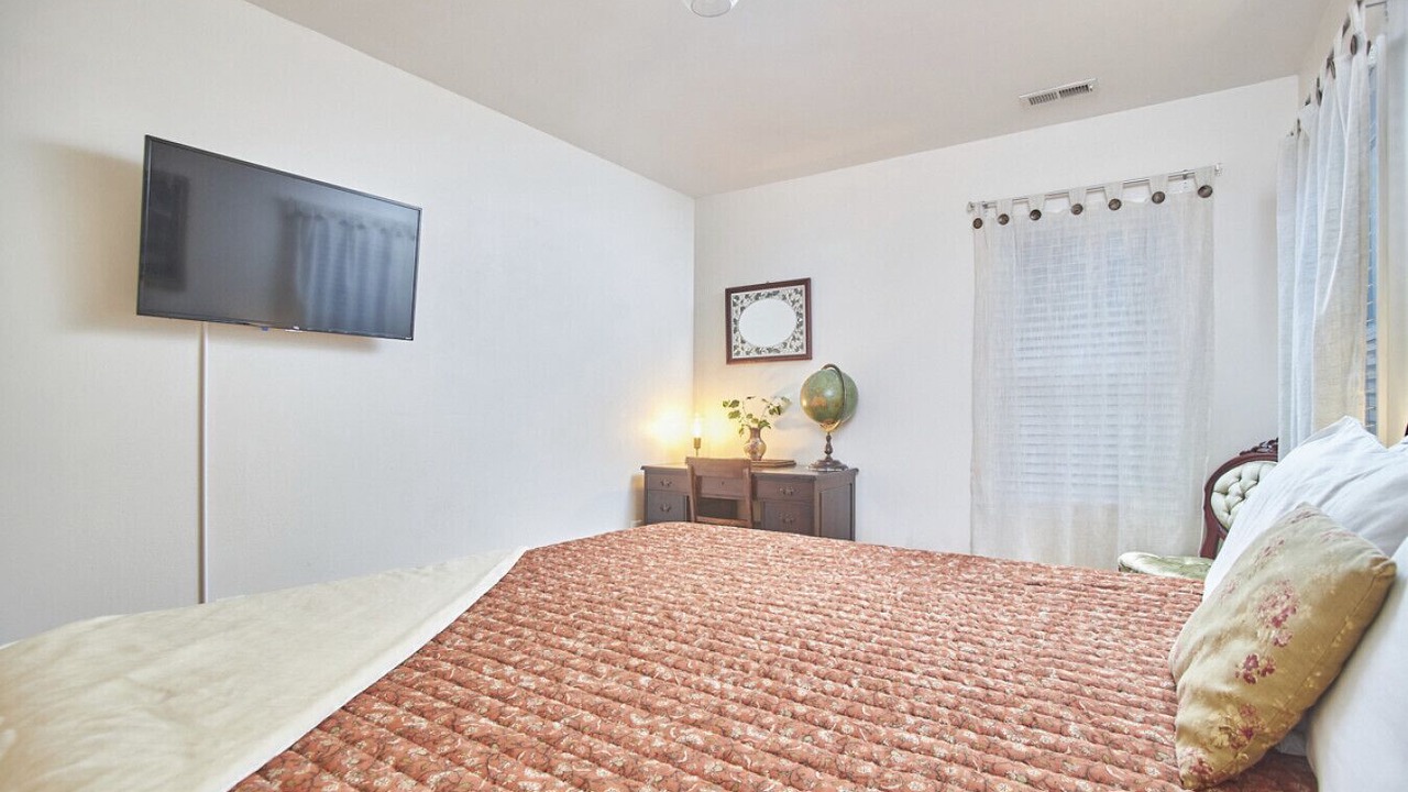 Photo of Bedroom in Apex