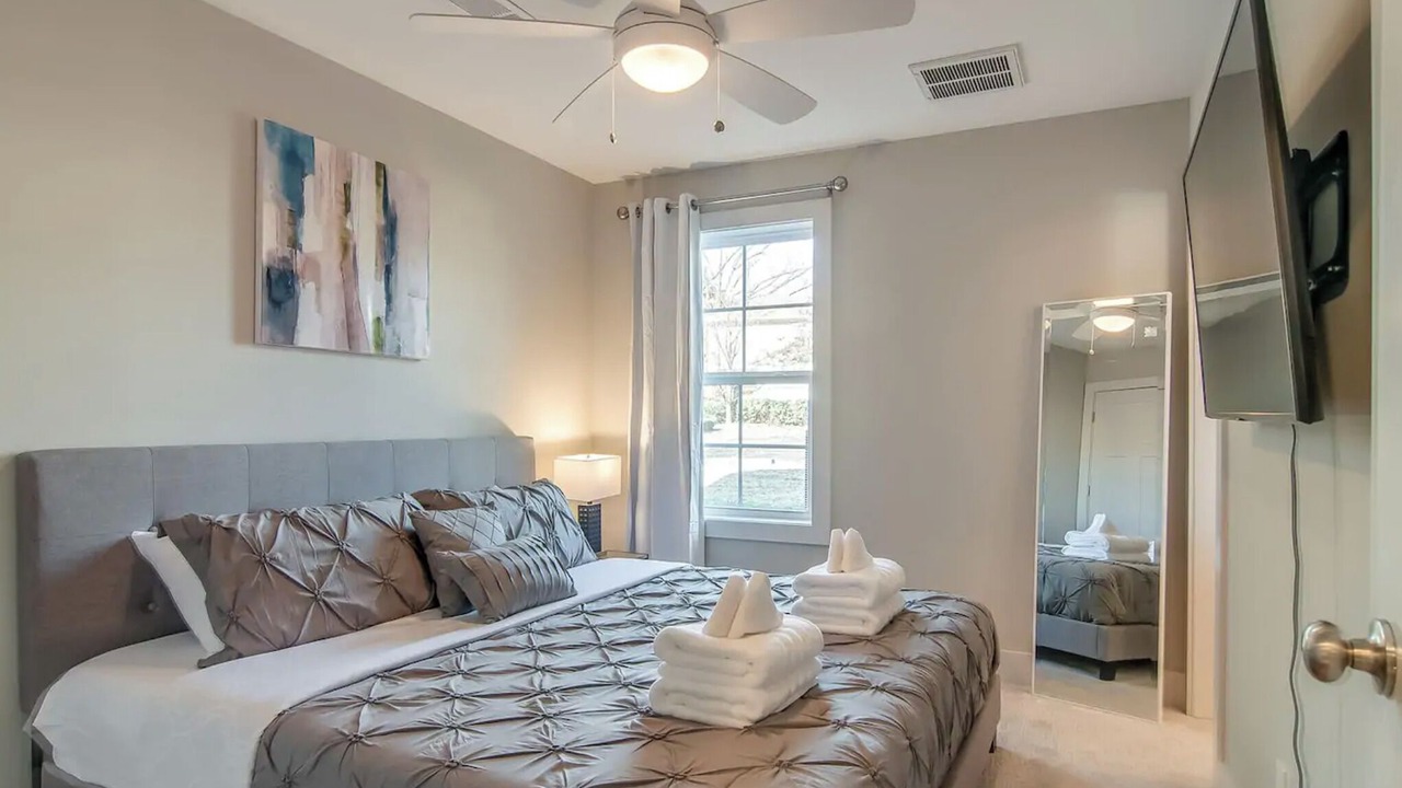 Photo of Bedroom in Historic Waverly