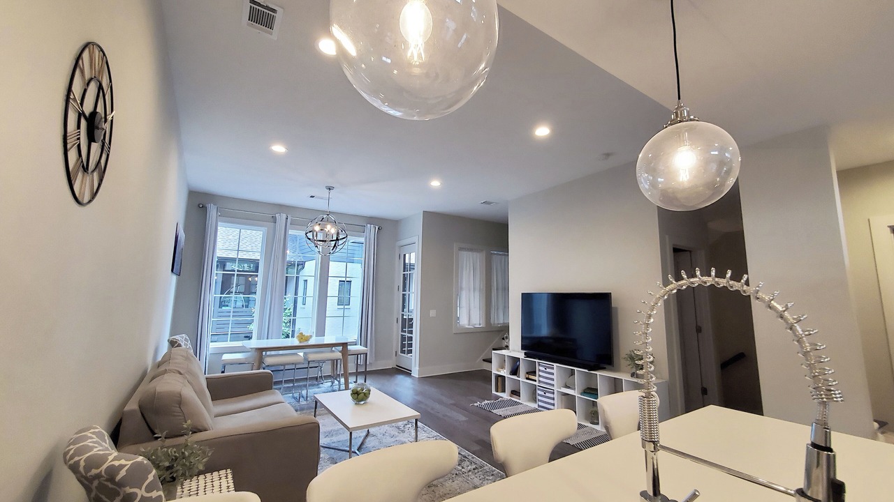 Photo of Livingroom in Historic Waverly