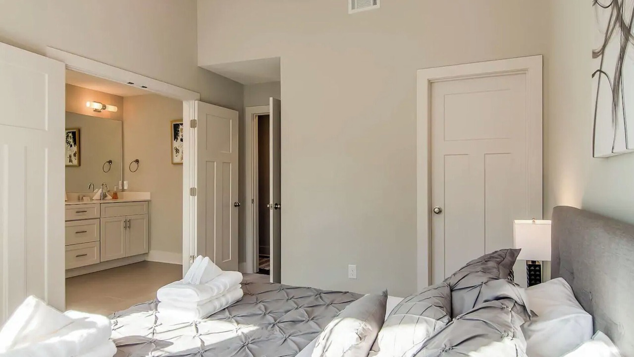 Photo of Bedroom in Historic Waverly