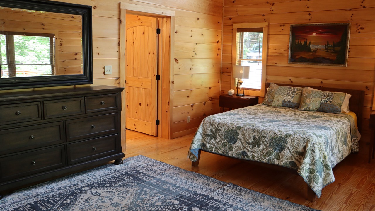 Photo of Bedroom in Hendersonville