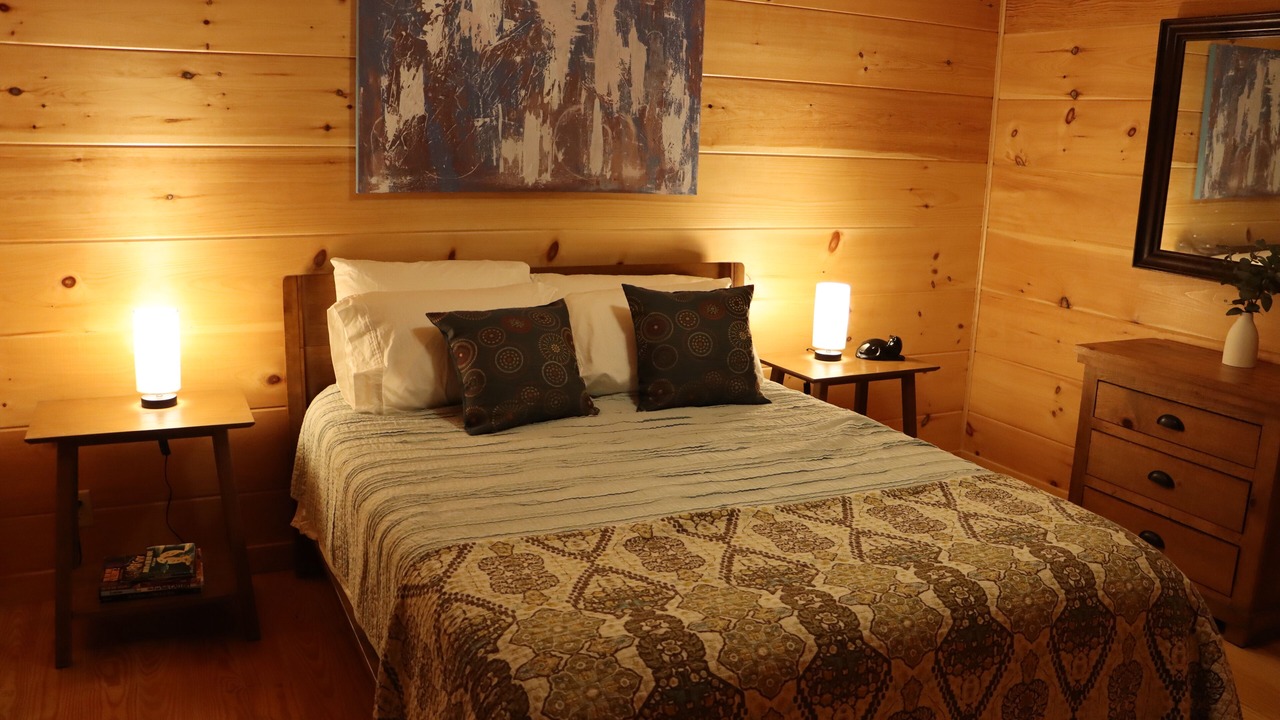 Photo of Bedroom in Hendersonville