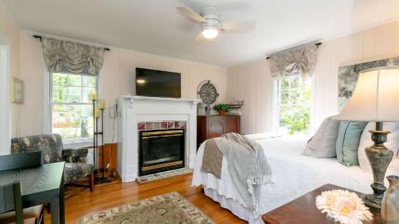 Photo of Livingroom in Weaverville