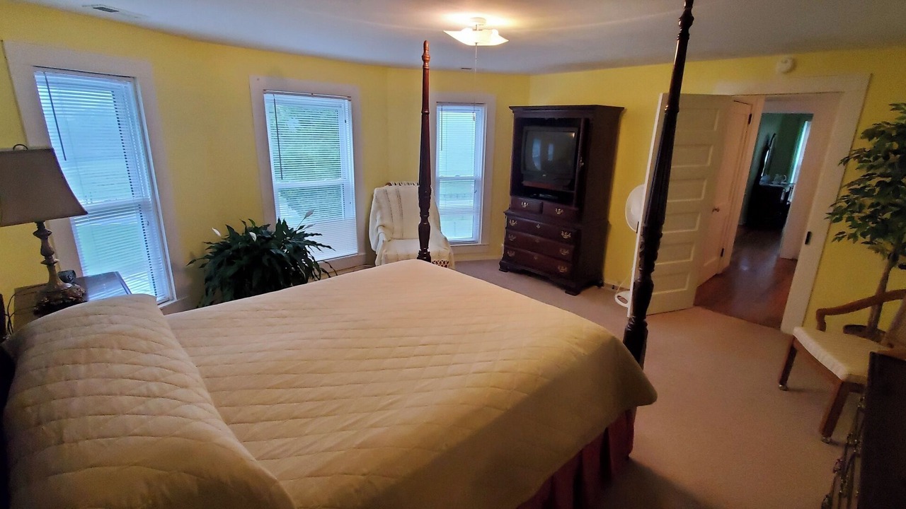 Photo of Bedroom in Piney Creek