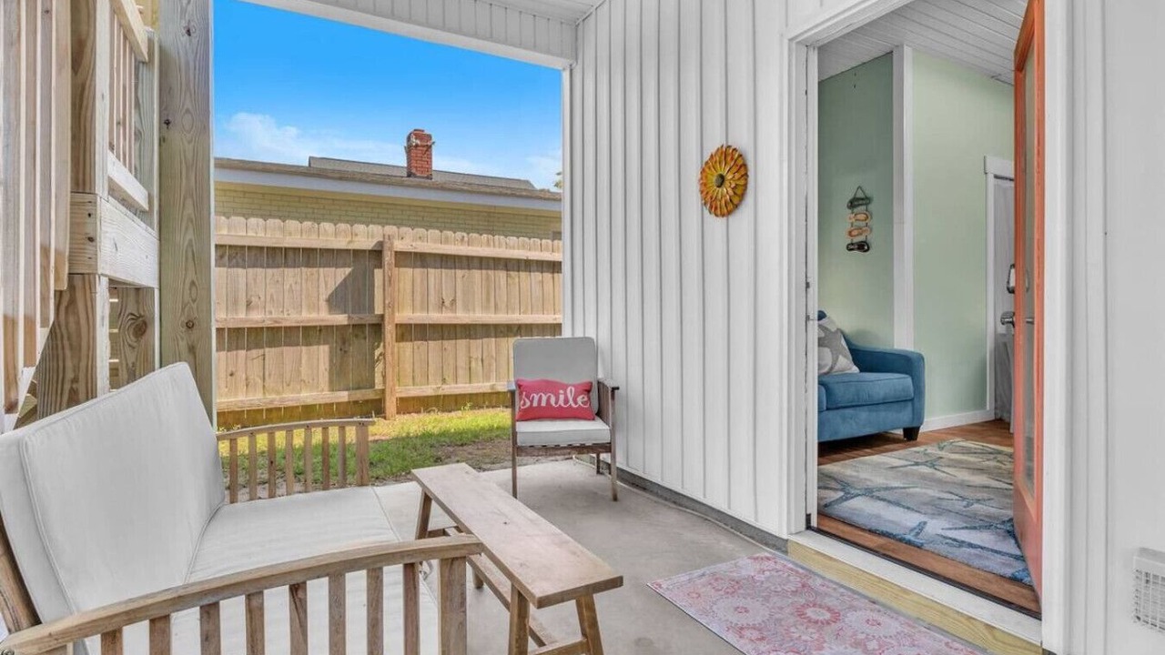 Photo of Patio Balcony in Tranquil Harbour