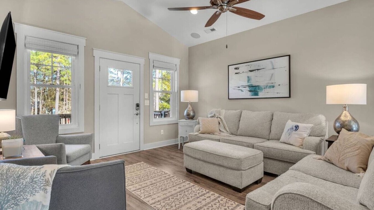 Photo of Livingroom in Tranquil Harbour