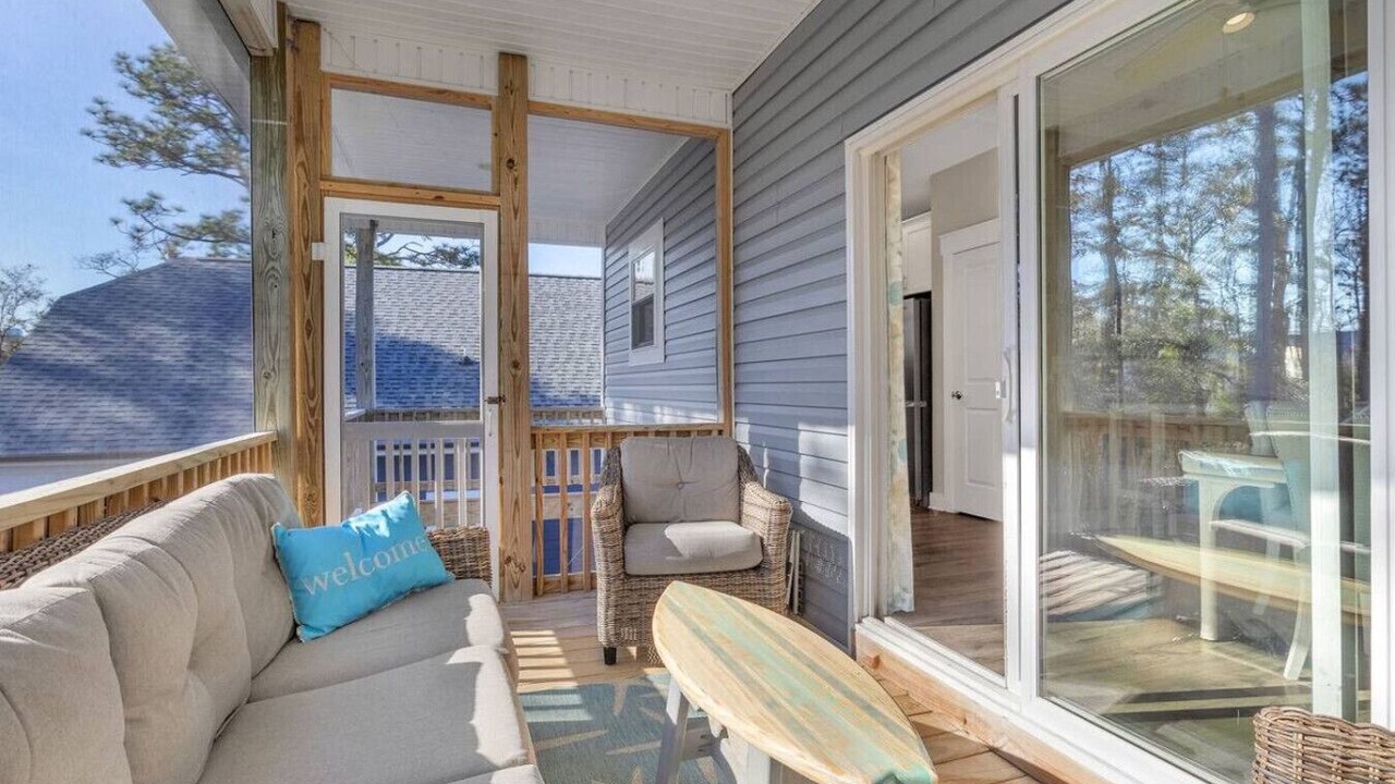 Photo of Patio Balcony in Tranquil Harbour