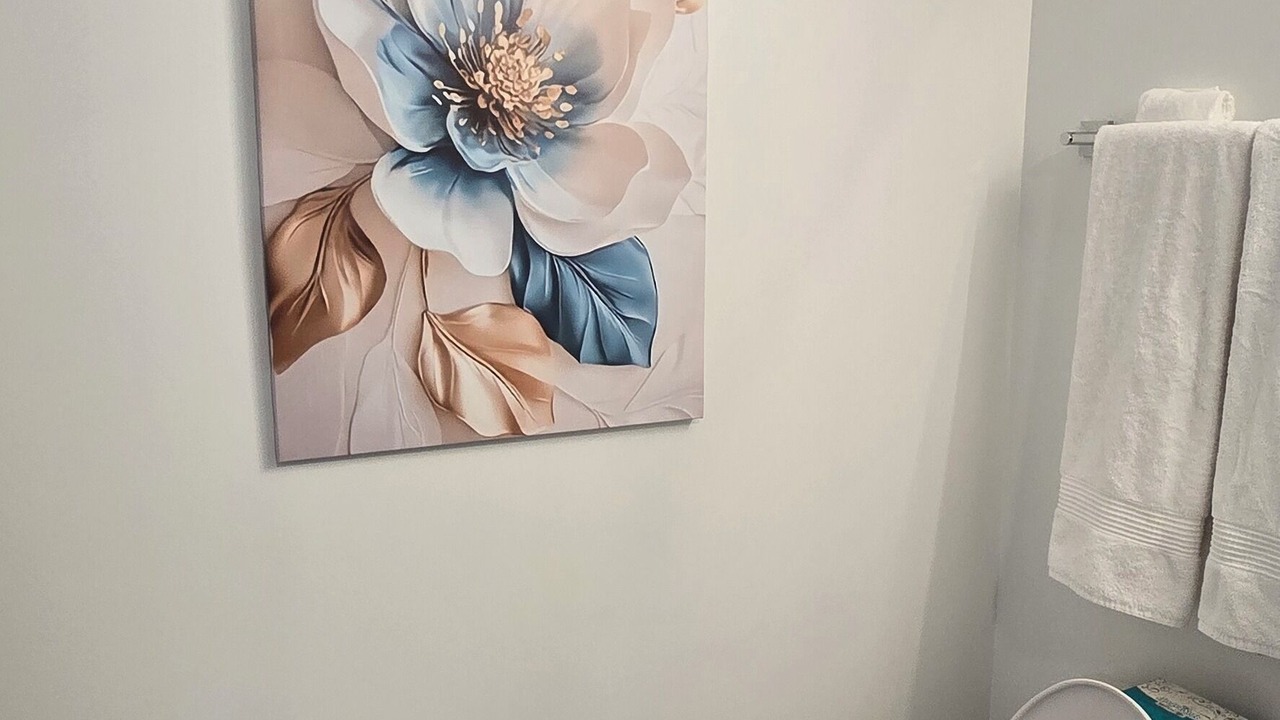 Photo of Bathroom in Music Row