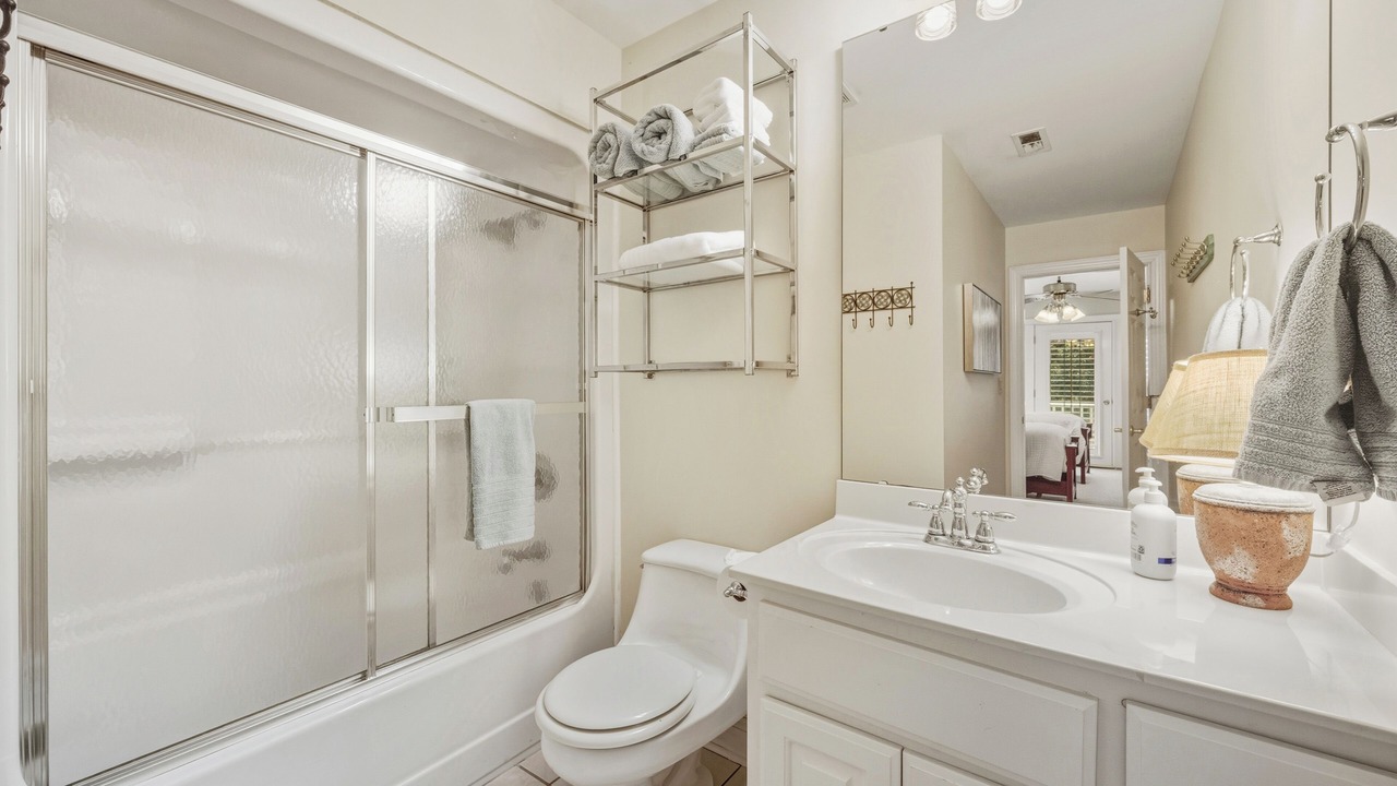 Photo of Bathroom in Debordieu Colony