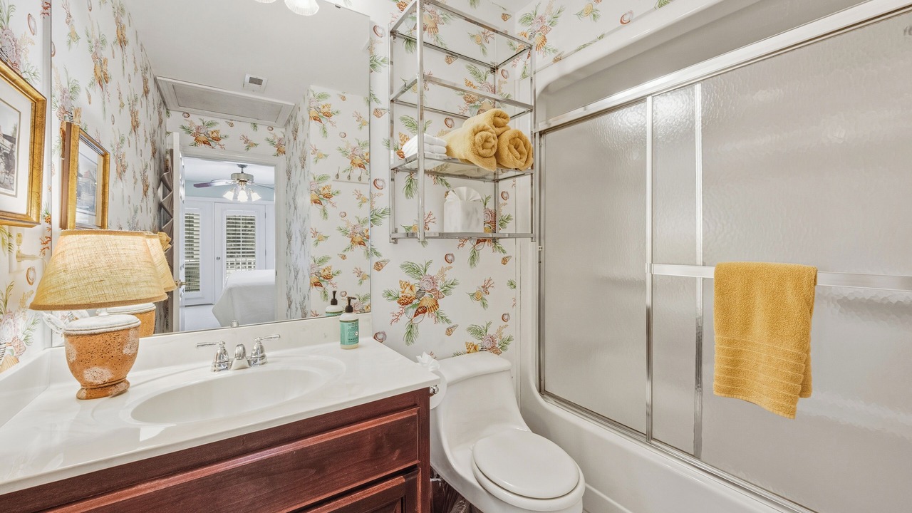 Photo of Bathroom in Debordieu Colony