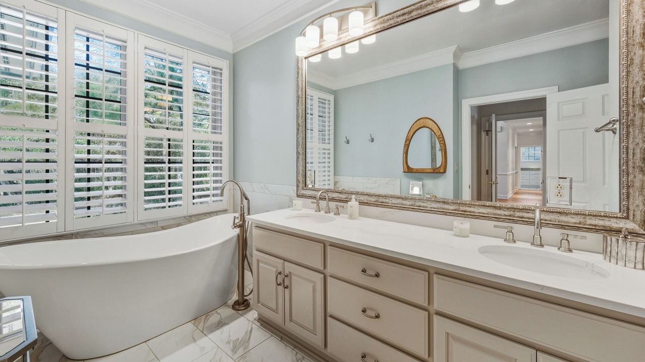 Photo of Bathroom in Debordieu Colony