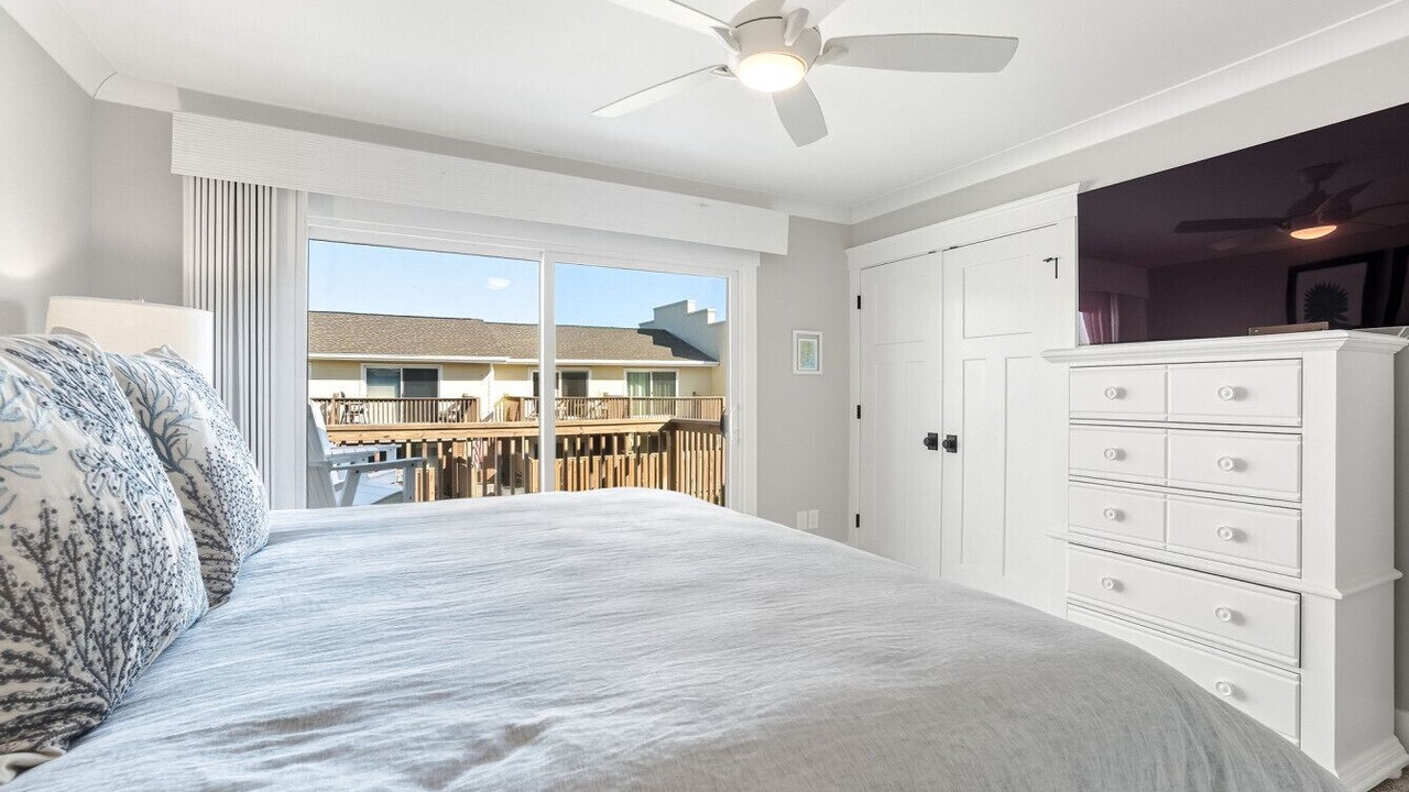 Photo of Bedroom in Pine Knoll Shores