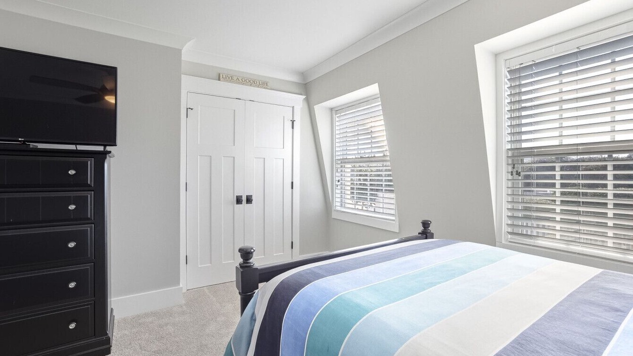 Photo of Bedroom in Pine Knoll Shores