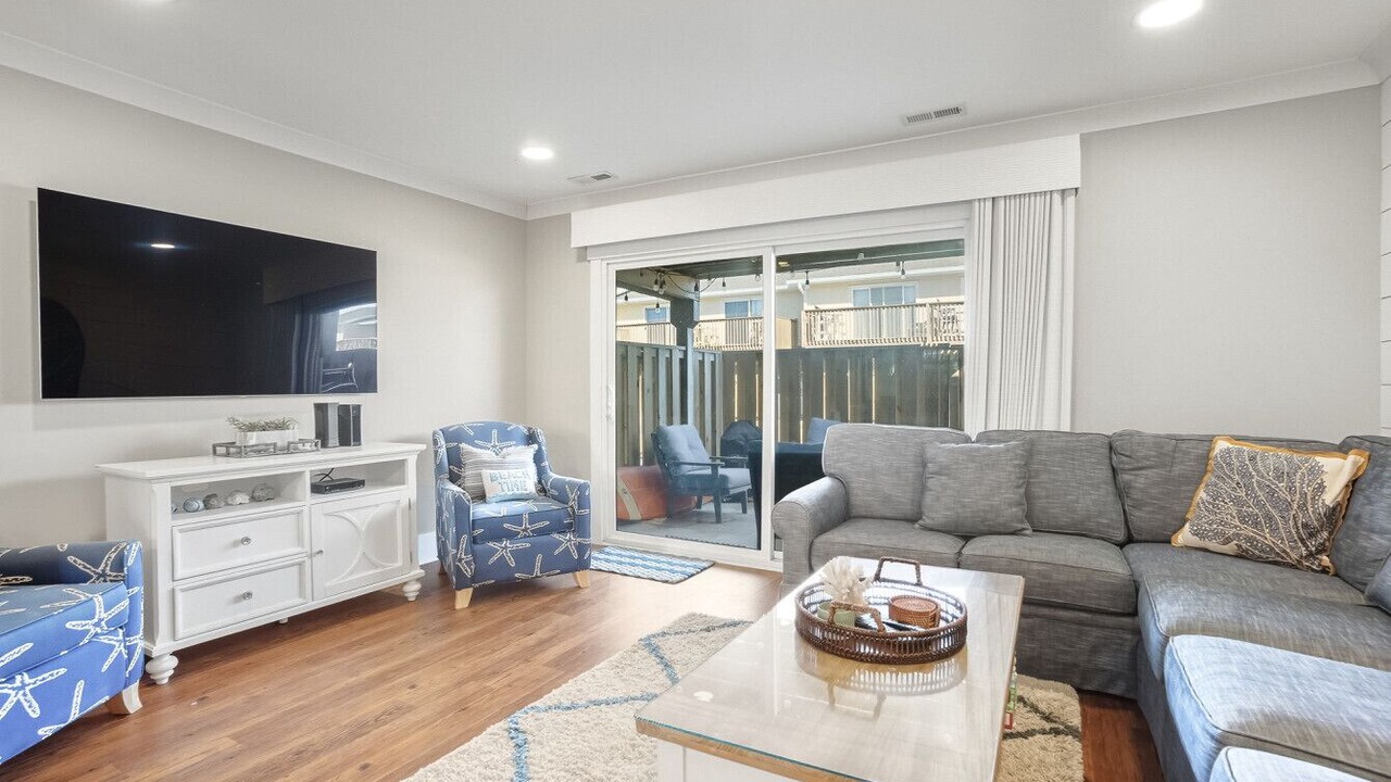 Photo of Livingroom in Pine Knoll Shores