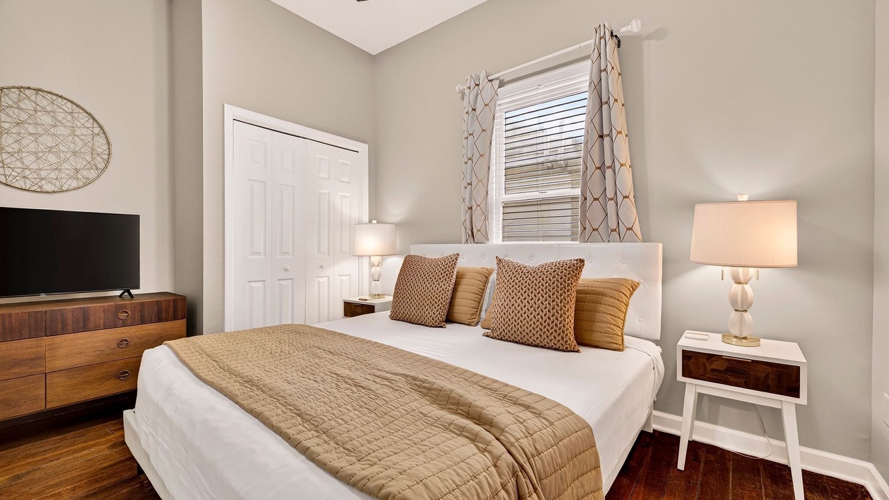 Photo of Bedroom in Metropolitan