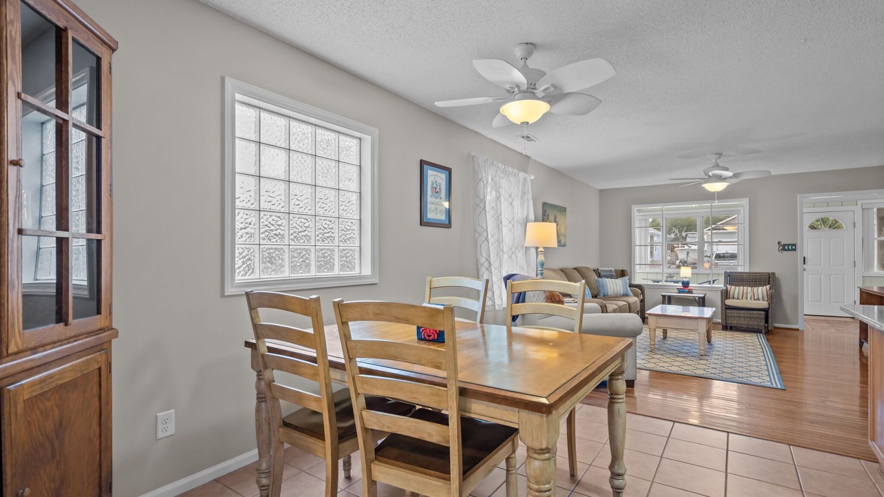 Photo of Livingroom in Tranquil Harbour