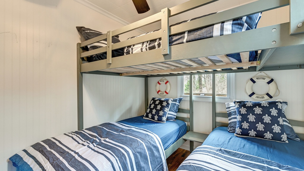 Photo of Bedroom in Southmont
