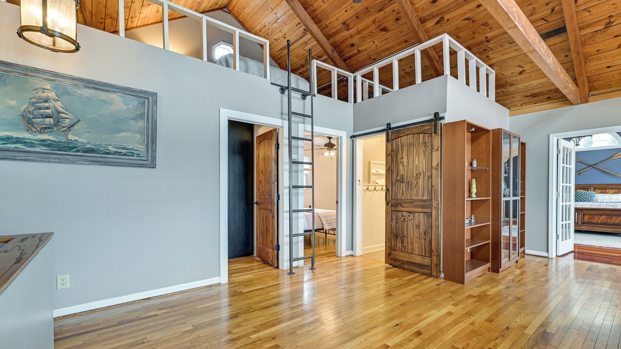 Photo of Bedroom in Southmont