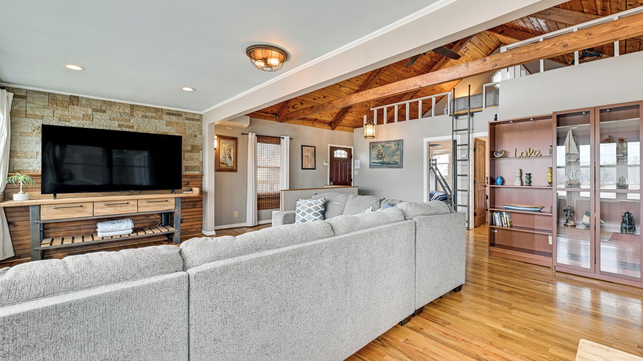 Photo of Livingroom in Southmont