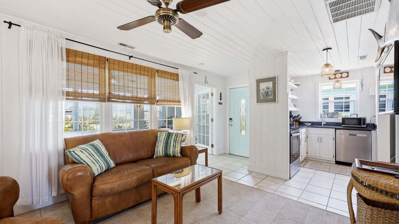 Photo of Livingroom in Atlantic Beach