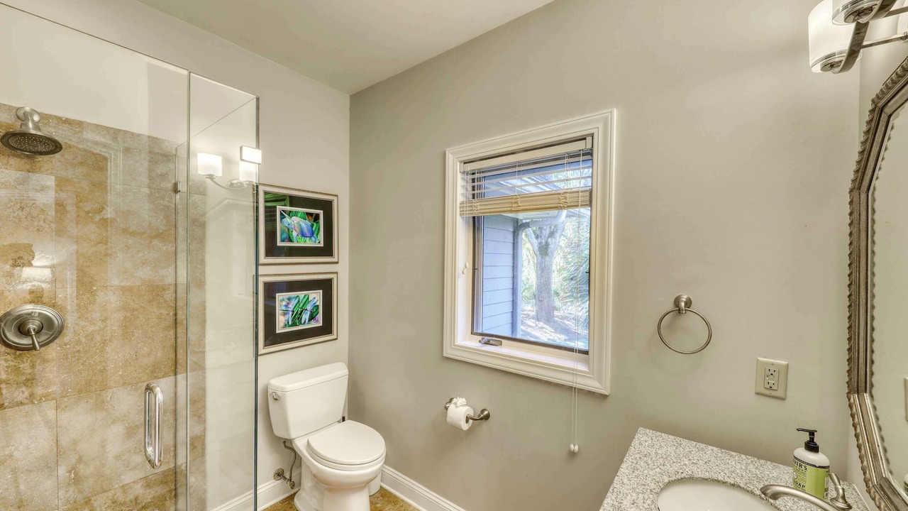 Photo of Bathroom in Vanderhorst Plantation
