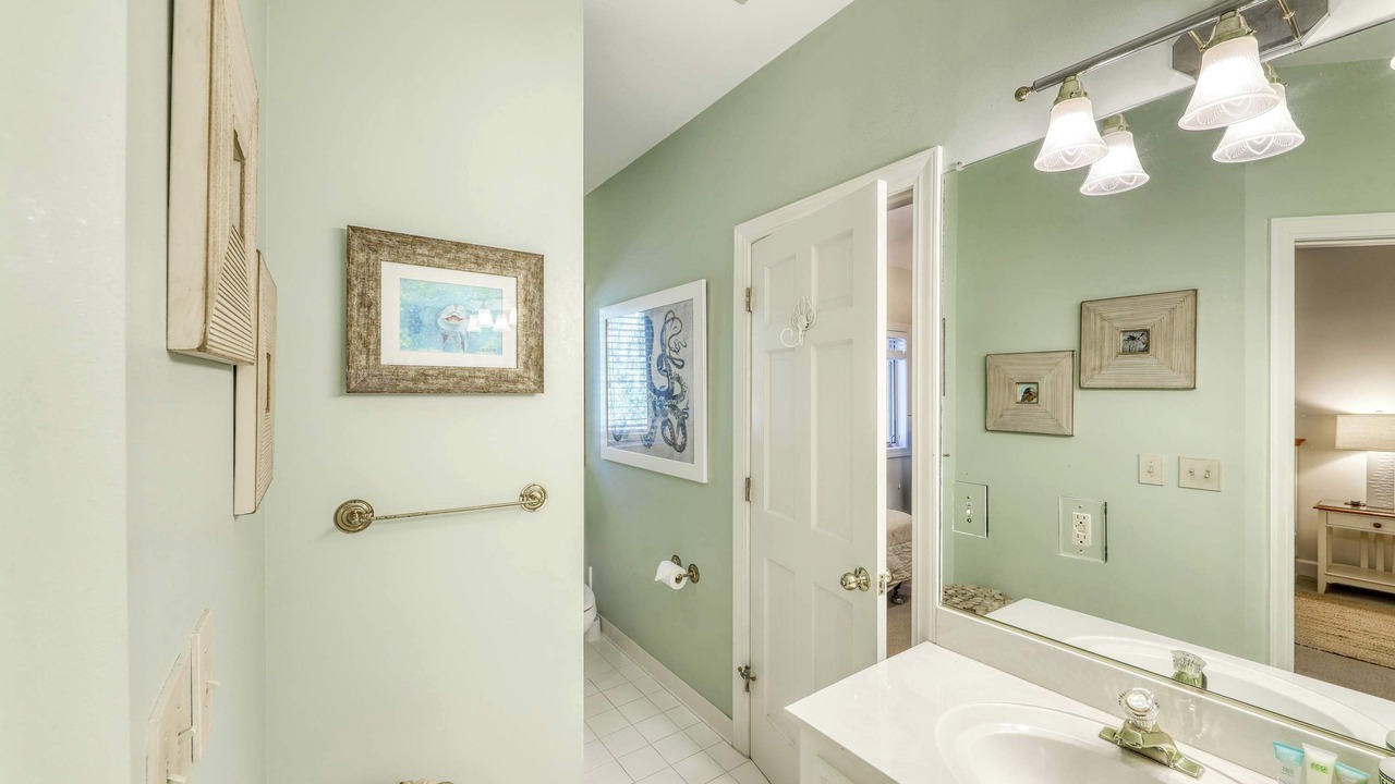 Photo of Bathroom in Vanderhorst Plantation