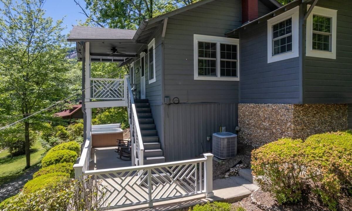 Photo of Patio Balcony in Lake Lure