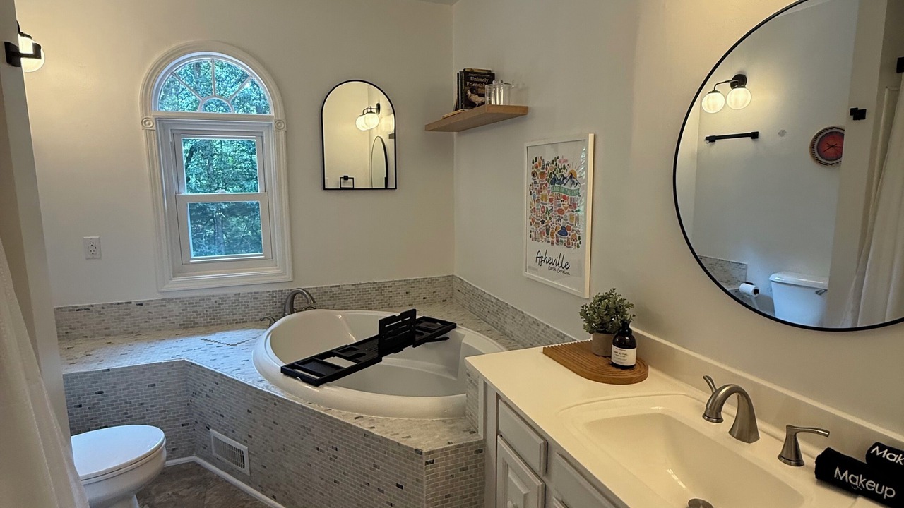 Photo of Bathroom in Royal Pines