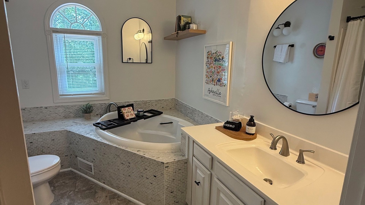 Photo of Bathroom in Royal Pines