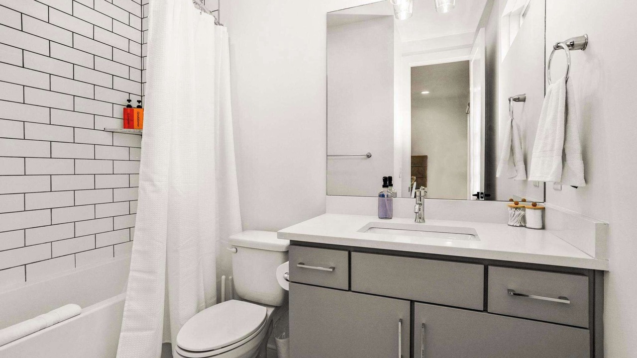 Photo of Bathroom in Eighth Avenue