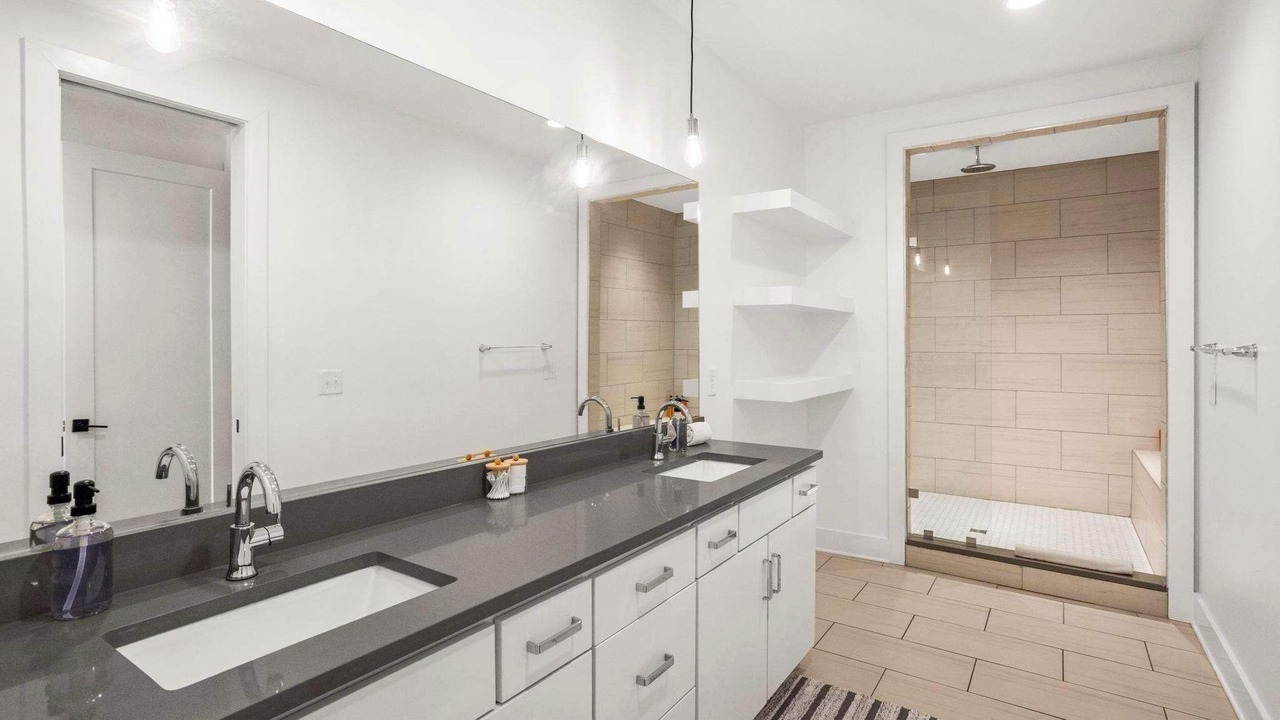 Photo of Bathroom in Eighth Avenue