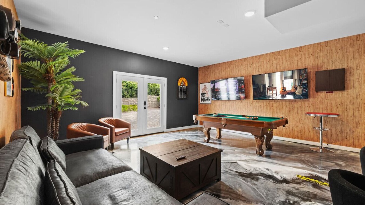 Photo of Livingroom in Talbot's Corner