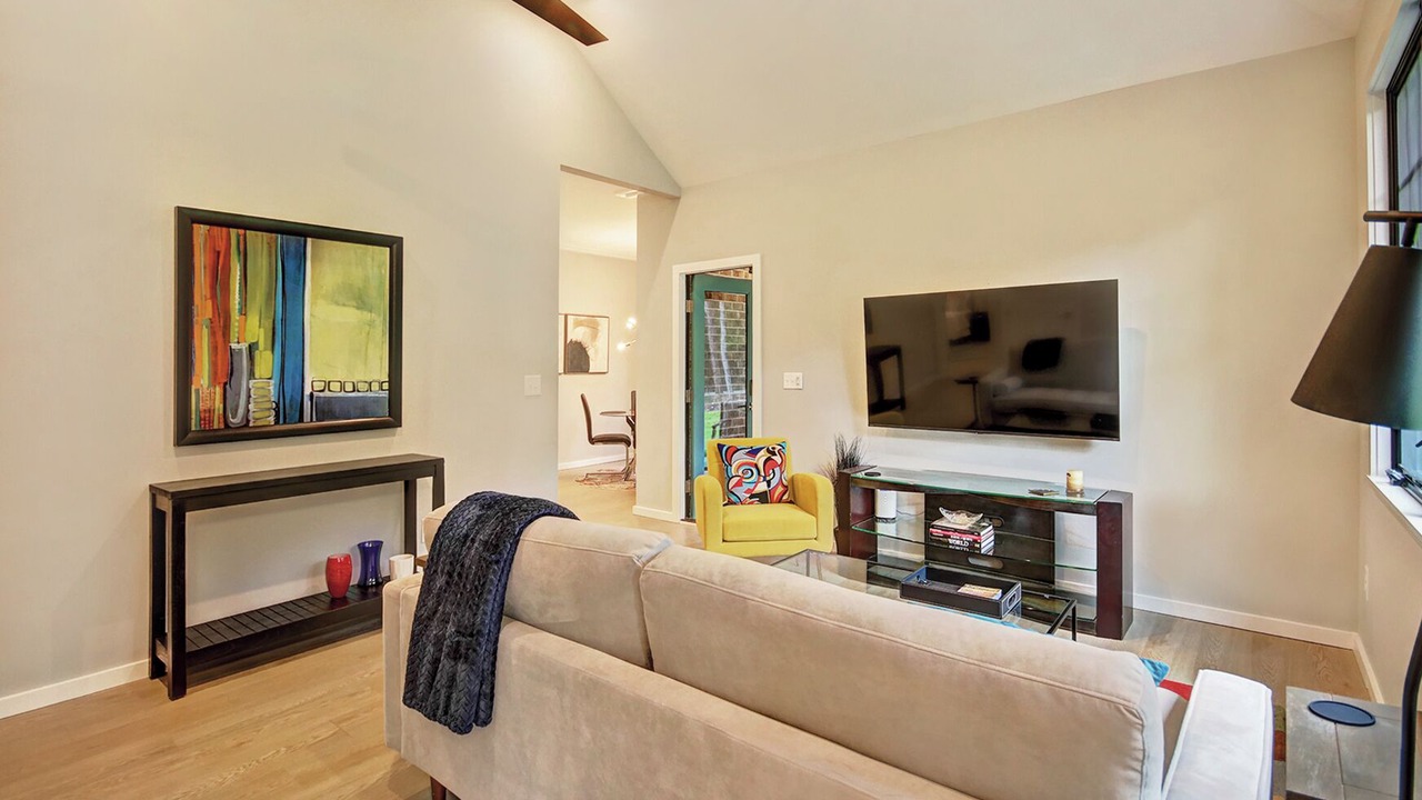 Photo of Livingroom in Chapel Hill