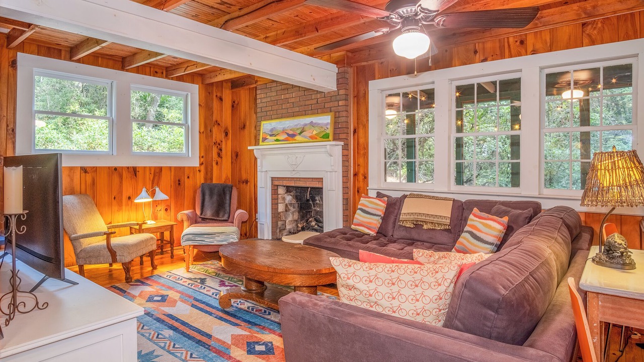 Photo of Livingroom in Cedar Mountain