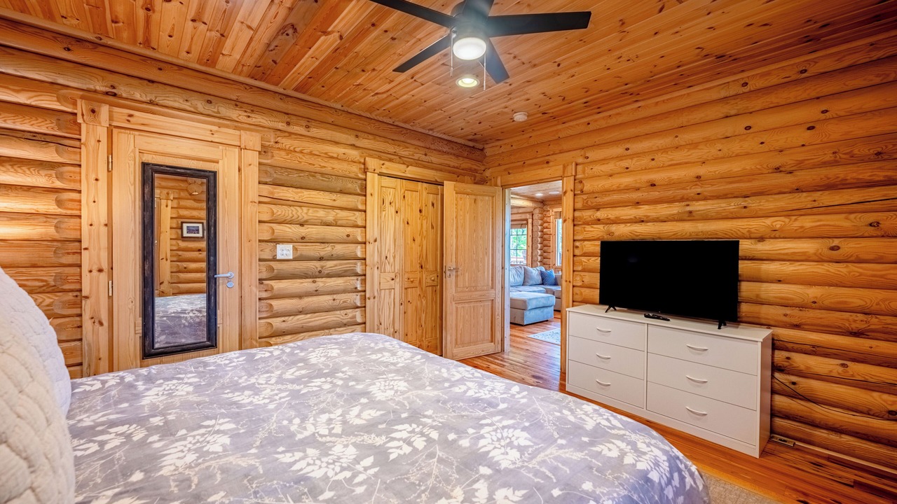 Photo of Bedroom in Glenville
