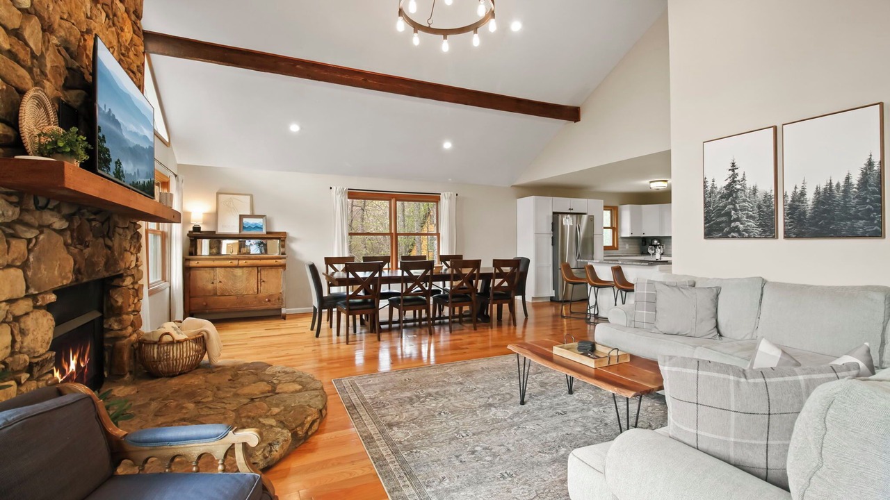 Photo of Livingroom in Charter Hills