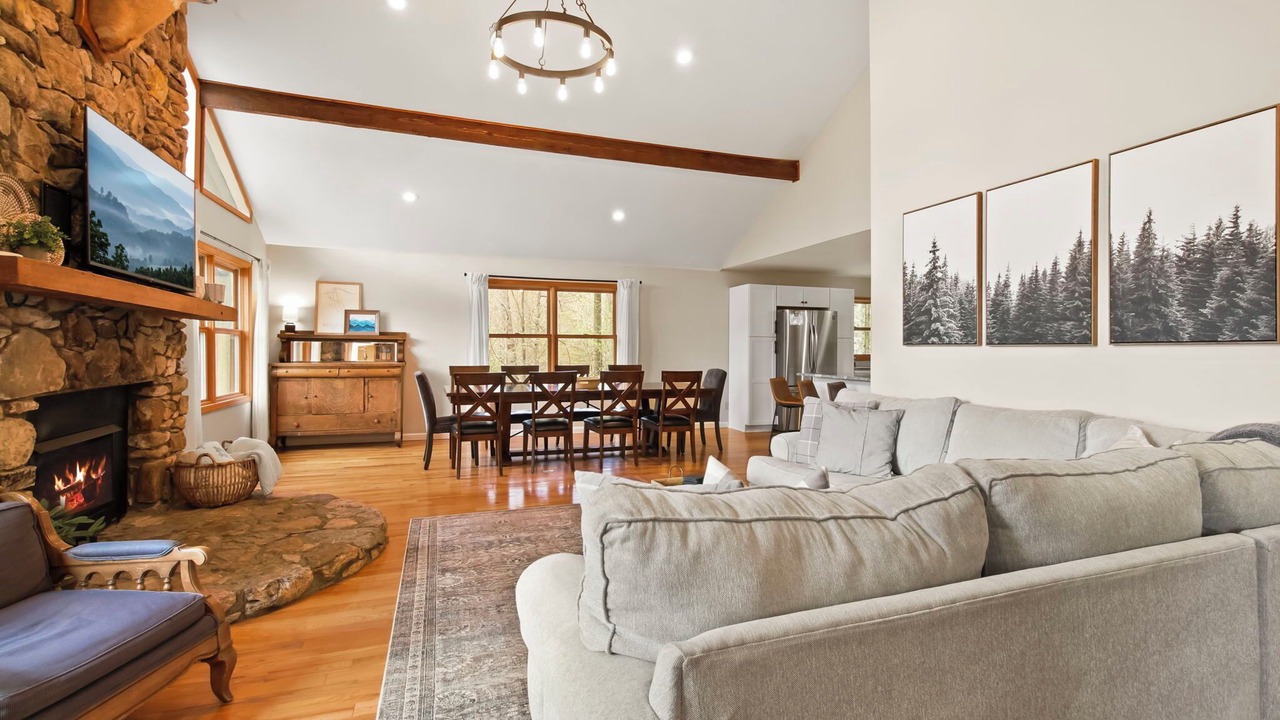 Photo of Livingroom in Charter Hills
