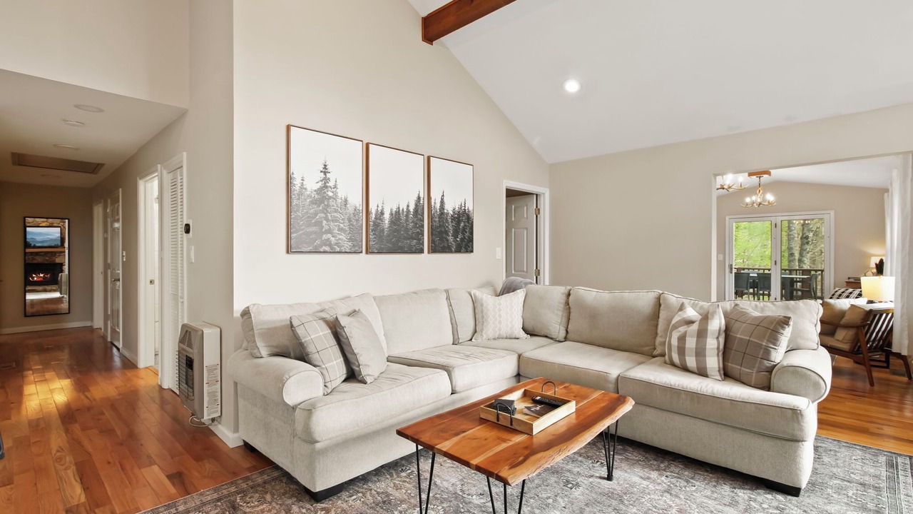 Photo of Livingroom in Charter Hills