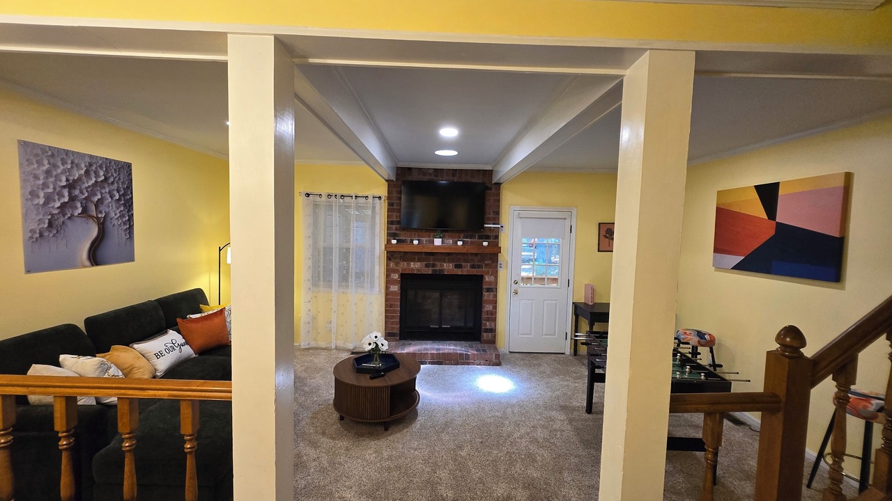 Photo of Livingroom in Northwest Raleigh