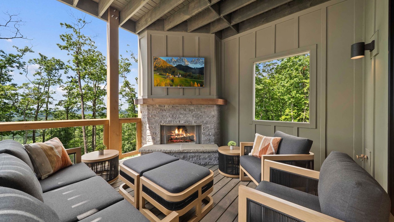 Photo of Livingroom in Lenoir