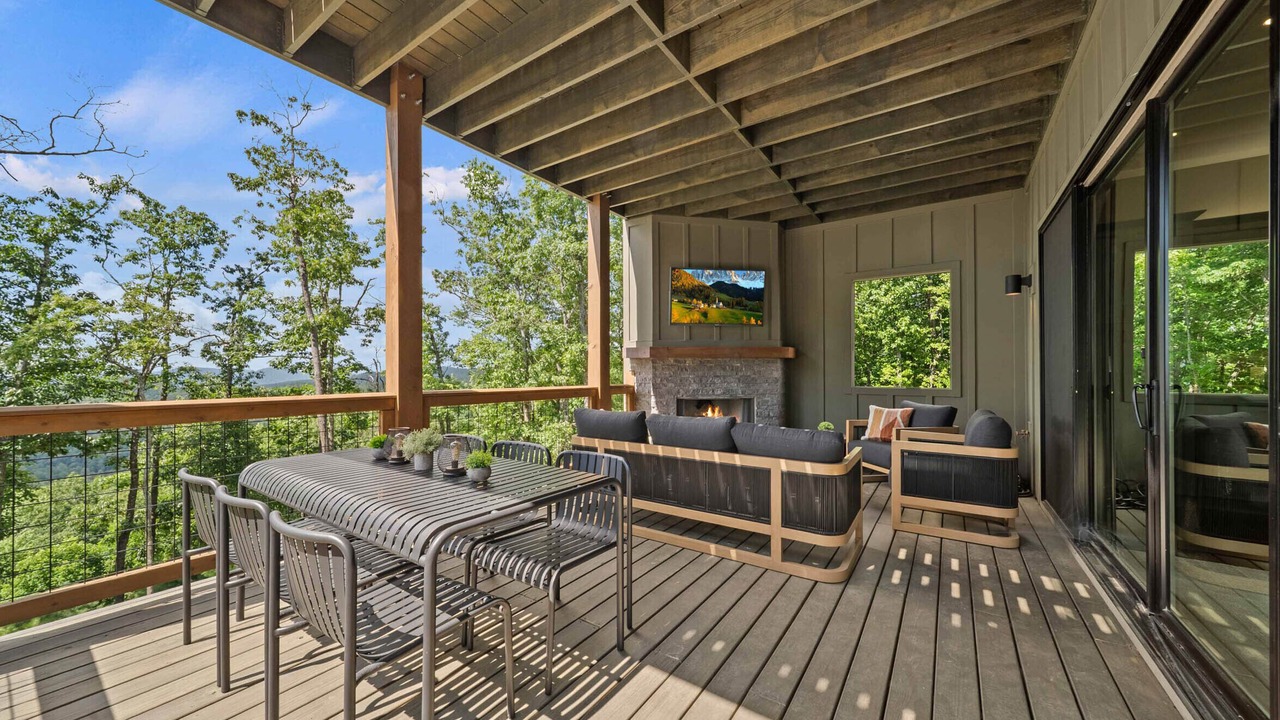 Photo of Livingroom in Lenoir