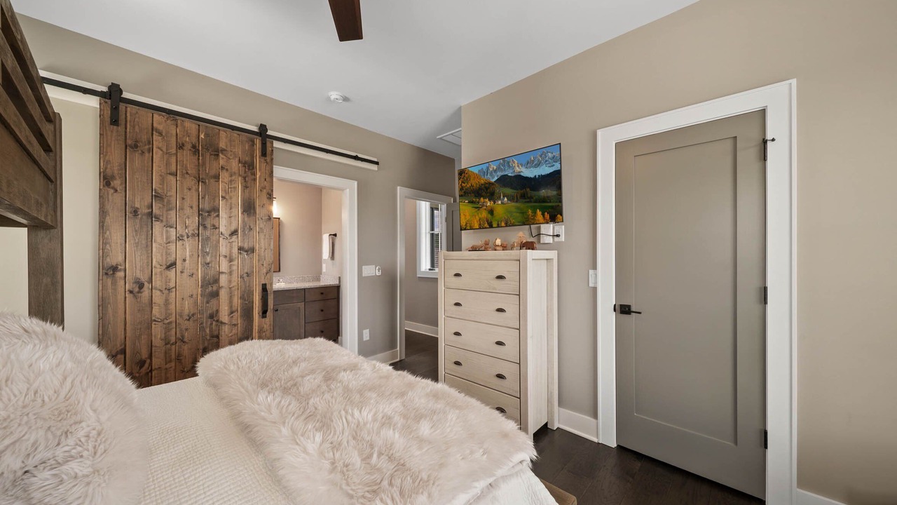 Photo of Bedroom in Lenoir