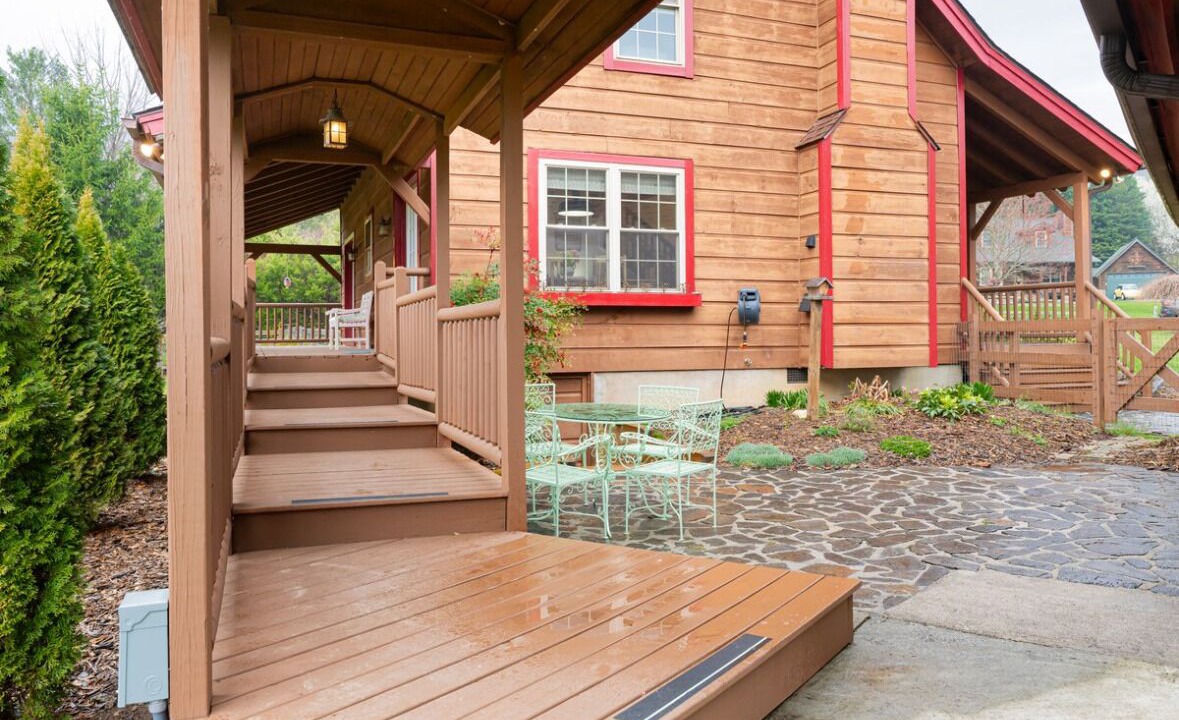 Photo of Patio Balcony in Mills River
