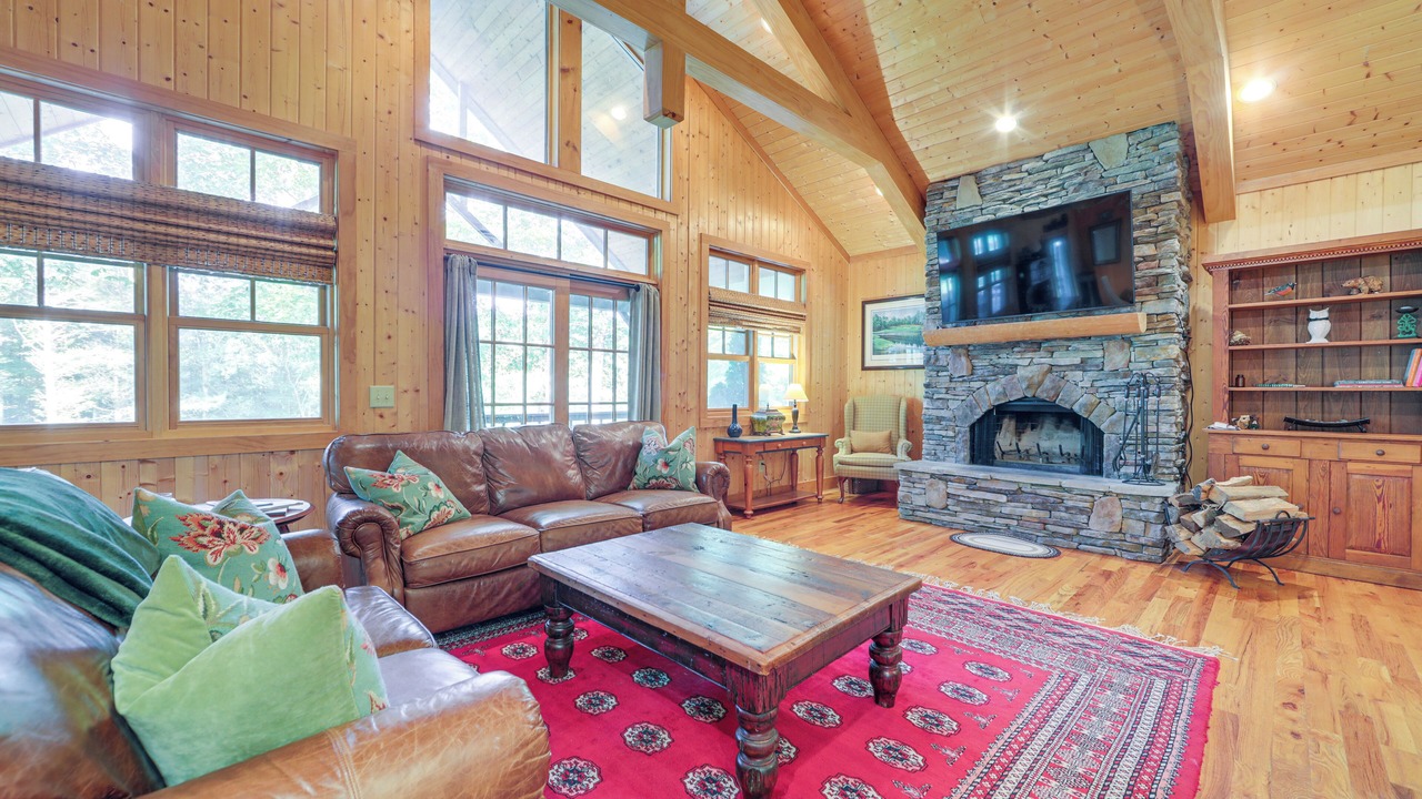 Photo of Livingroom in Cullowhee