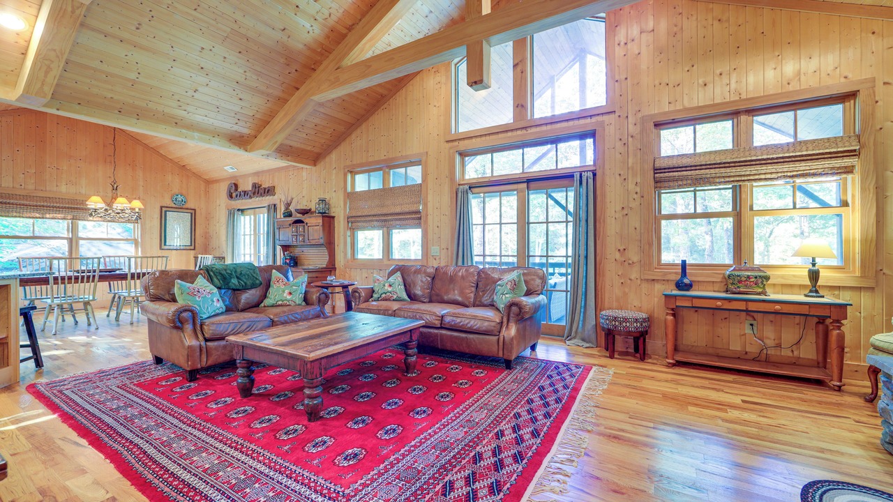 Photo of Livingroom in Cullowhee