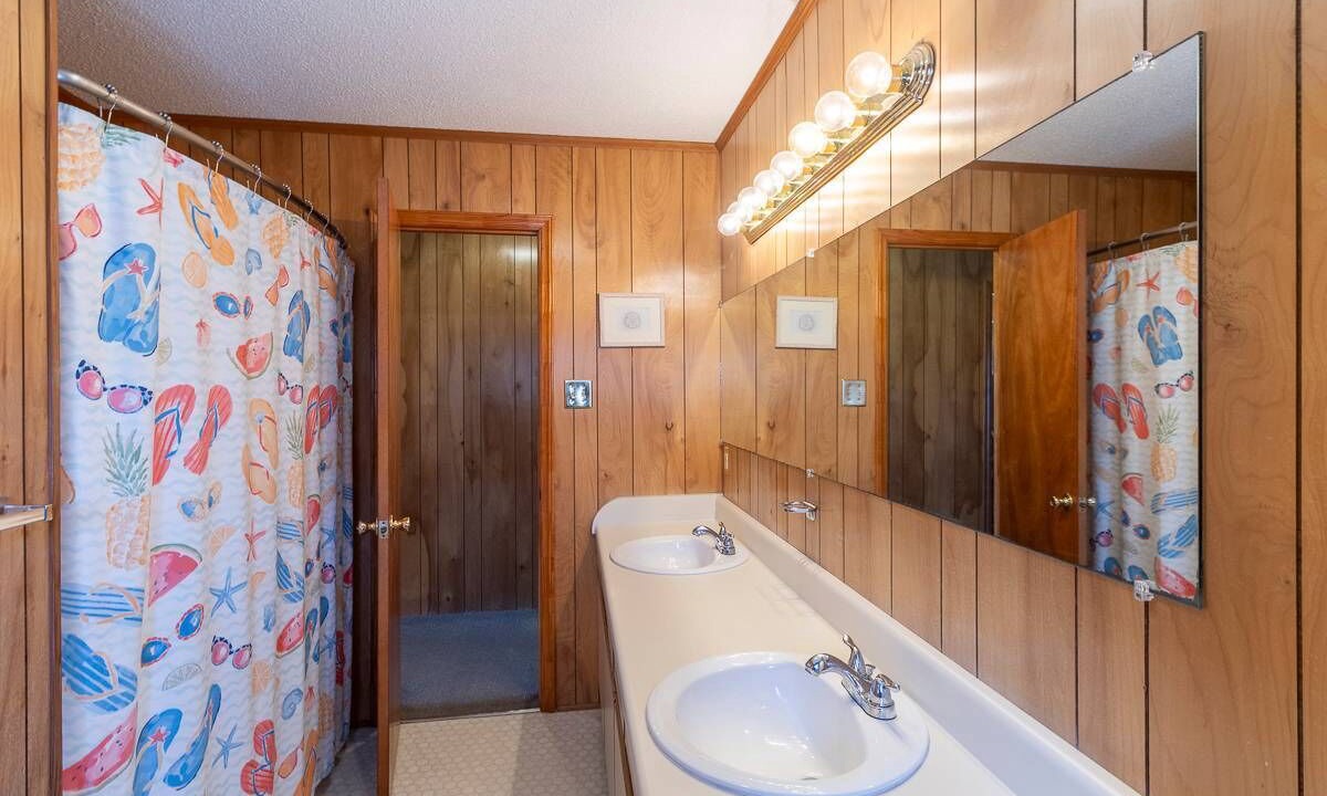 Photo of Bathroom in Kill Devil Hills